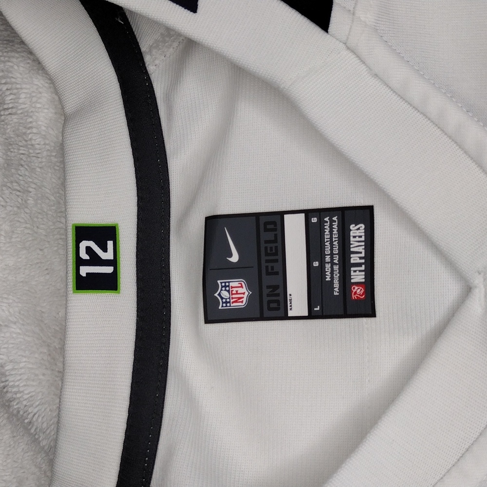 NWT - SEATTLE SEAHAWKS JERSEY: RUSSELL WILSON #3 size L Woman's NWT - Picture 5 of 9